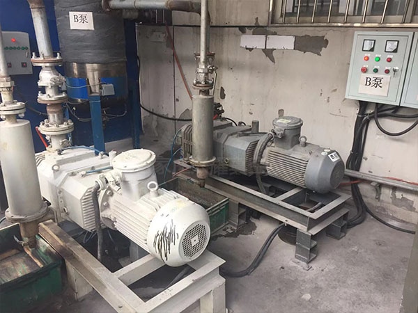 螺杆式真空泵塑料行业使用现场.jpg